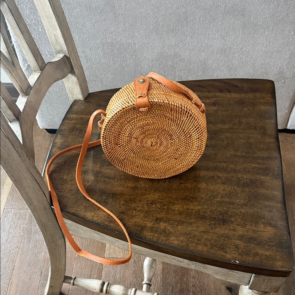Chic Woven Crossbody Bag in Tan